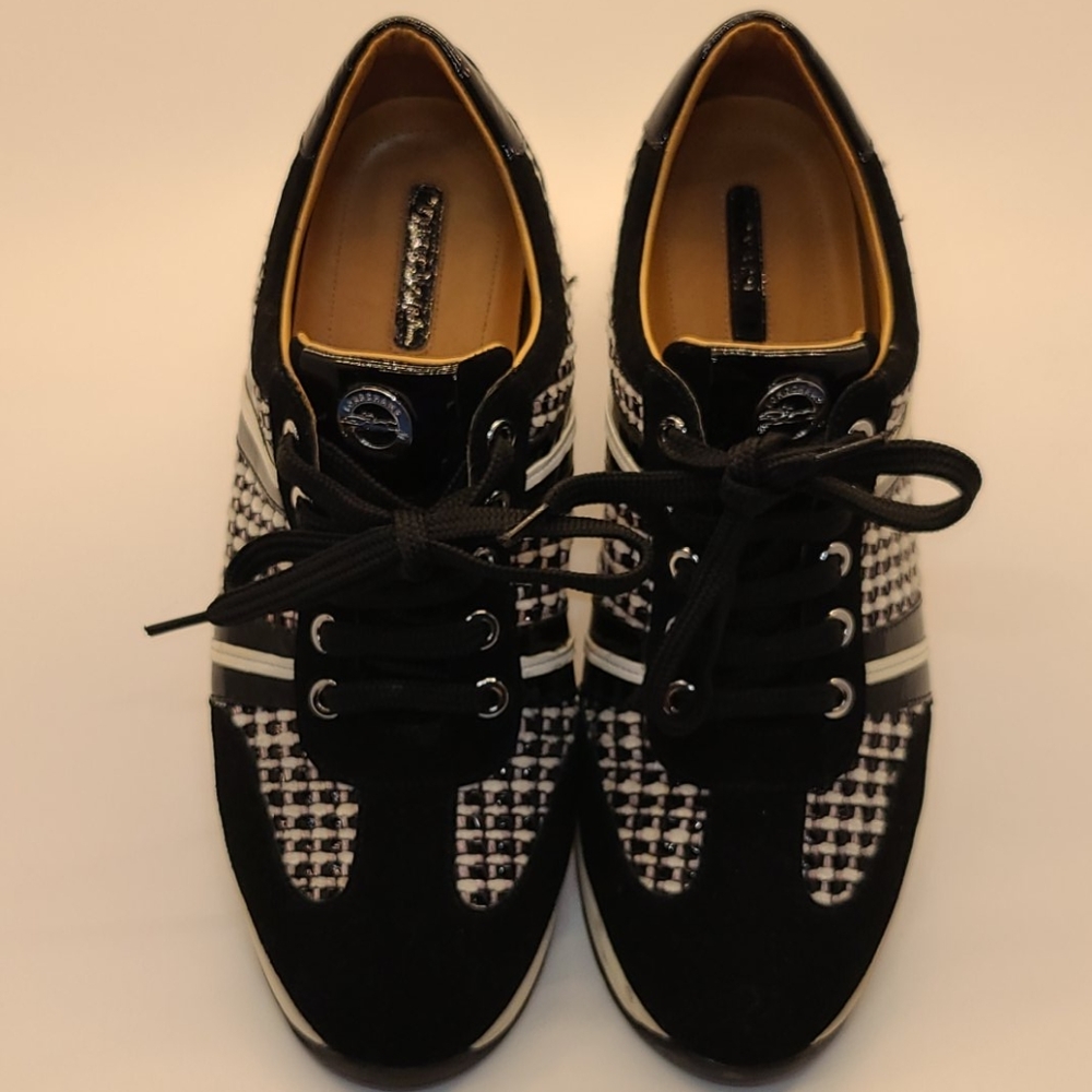 Casual everyday sneakers